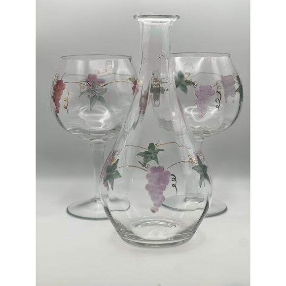 Vintage Grape Motif Wine Decanter with 2 Matching Goblets Glass Set - Picture 10 of 13